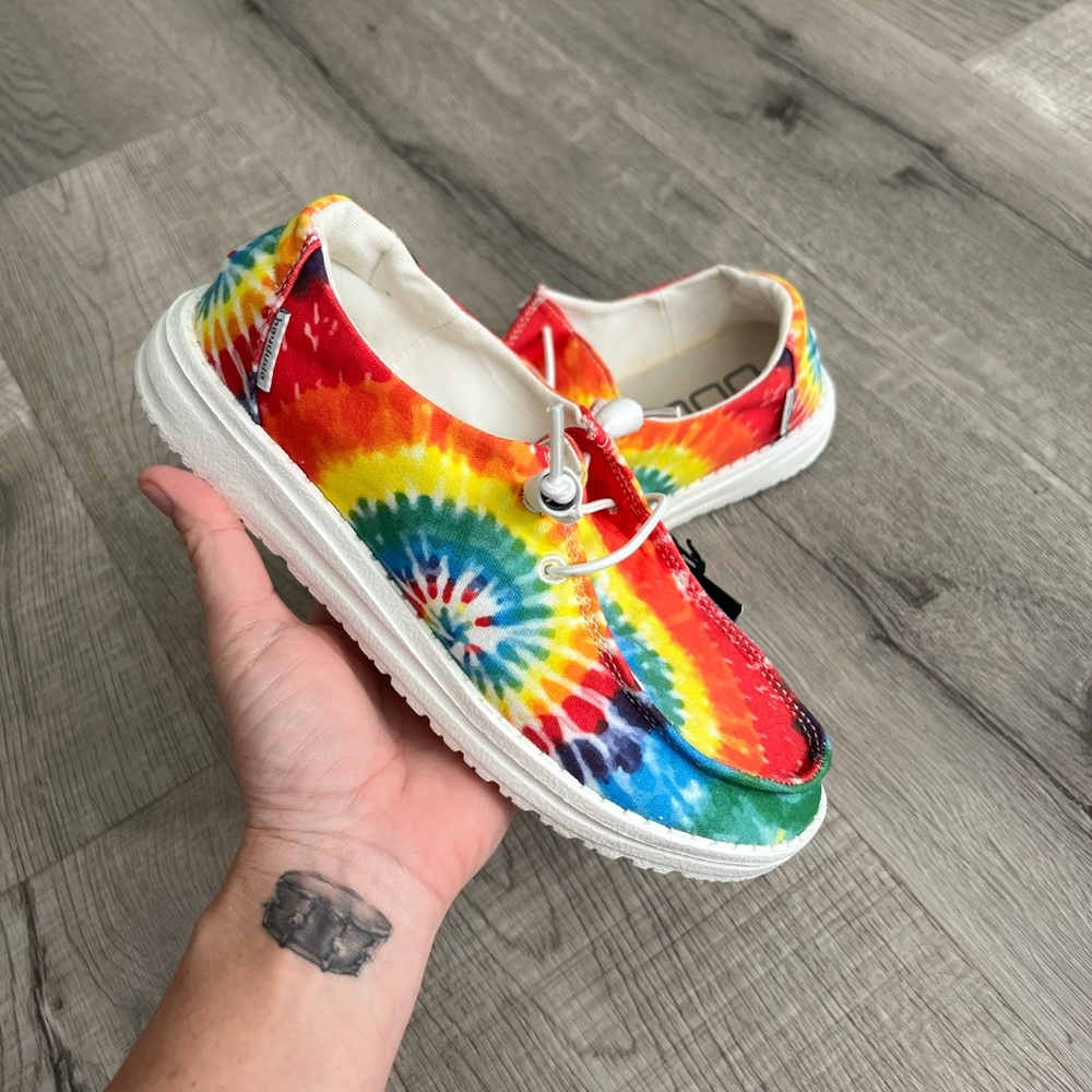 Hey Dude Dudes Shoes-Wendy-Mandala Tie Dye Rainbow-size 5-NEW!